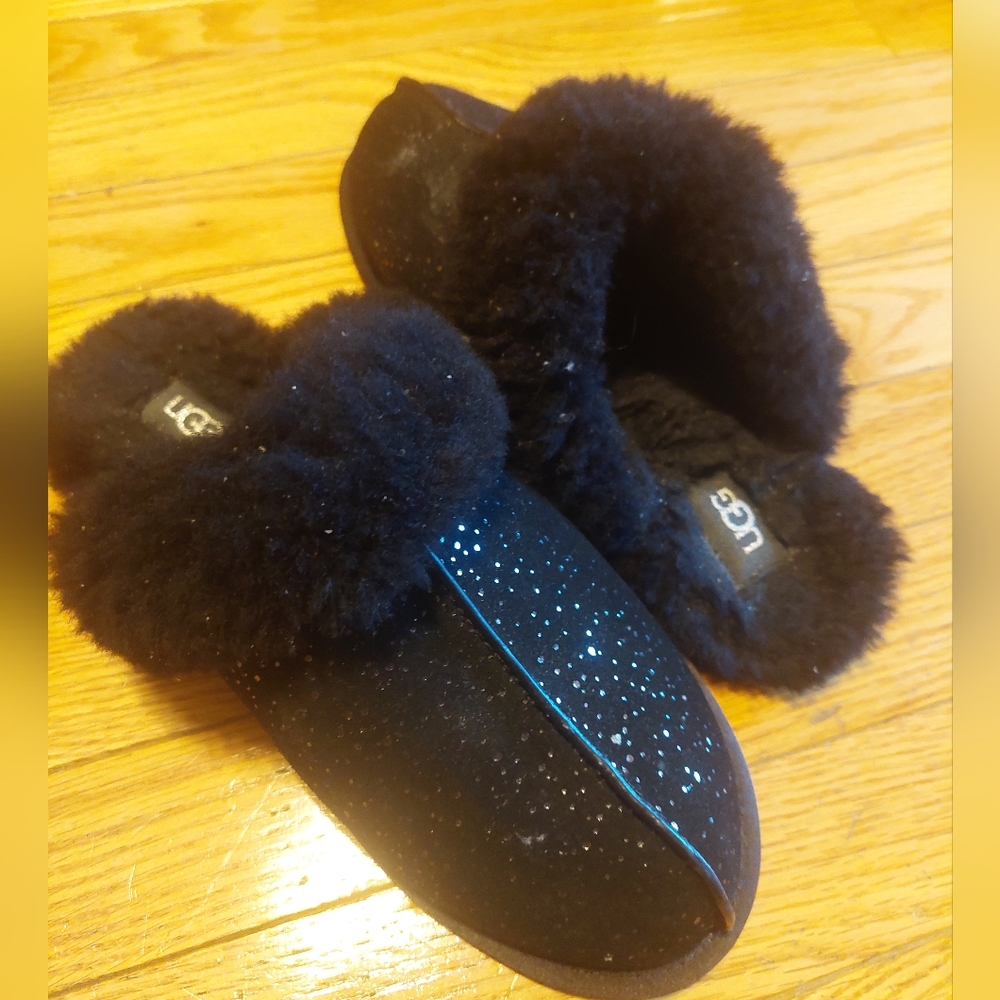 UGG/SLIPPERS